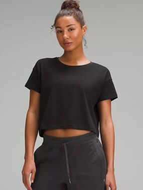 Lululemon Cates T-Shirt - Black - Size 4